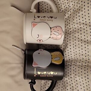 Ebros Set Of 2 Cups w/lids & spoons. 1)White 1)Black.